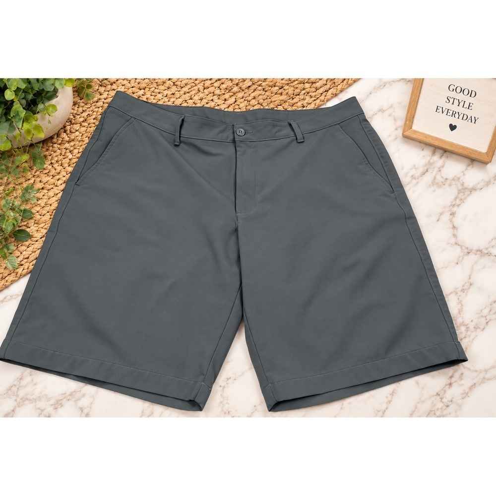 Under Armour Men's Gold Performance Shorts – Size 42 – Grey/Green – Flat Front